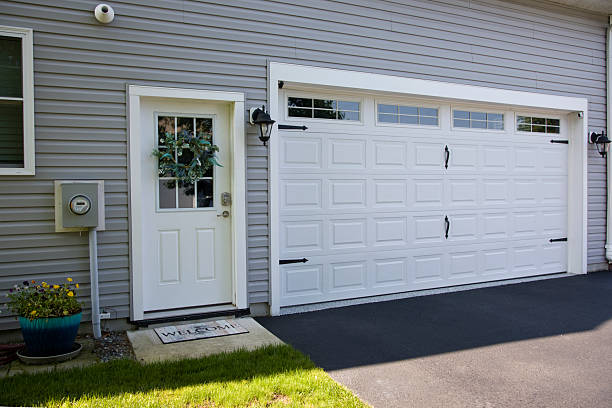 24/7 Emergency Garage Door Panel Replacement experts in Valley Falls, RI